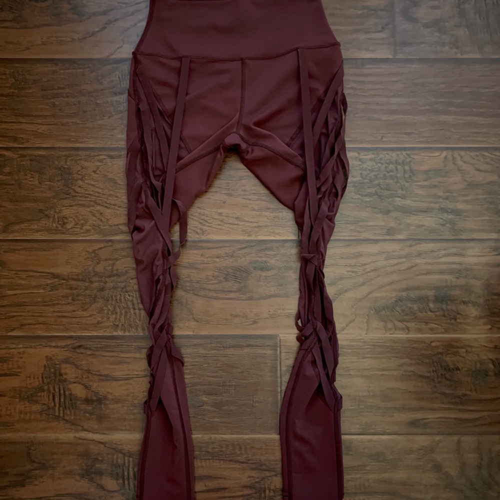 Alo Wrapped Legging - Picture 4 of 7